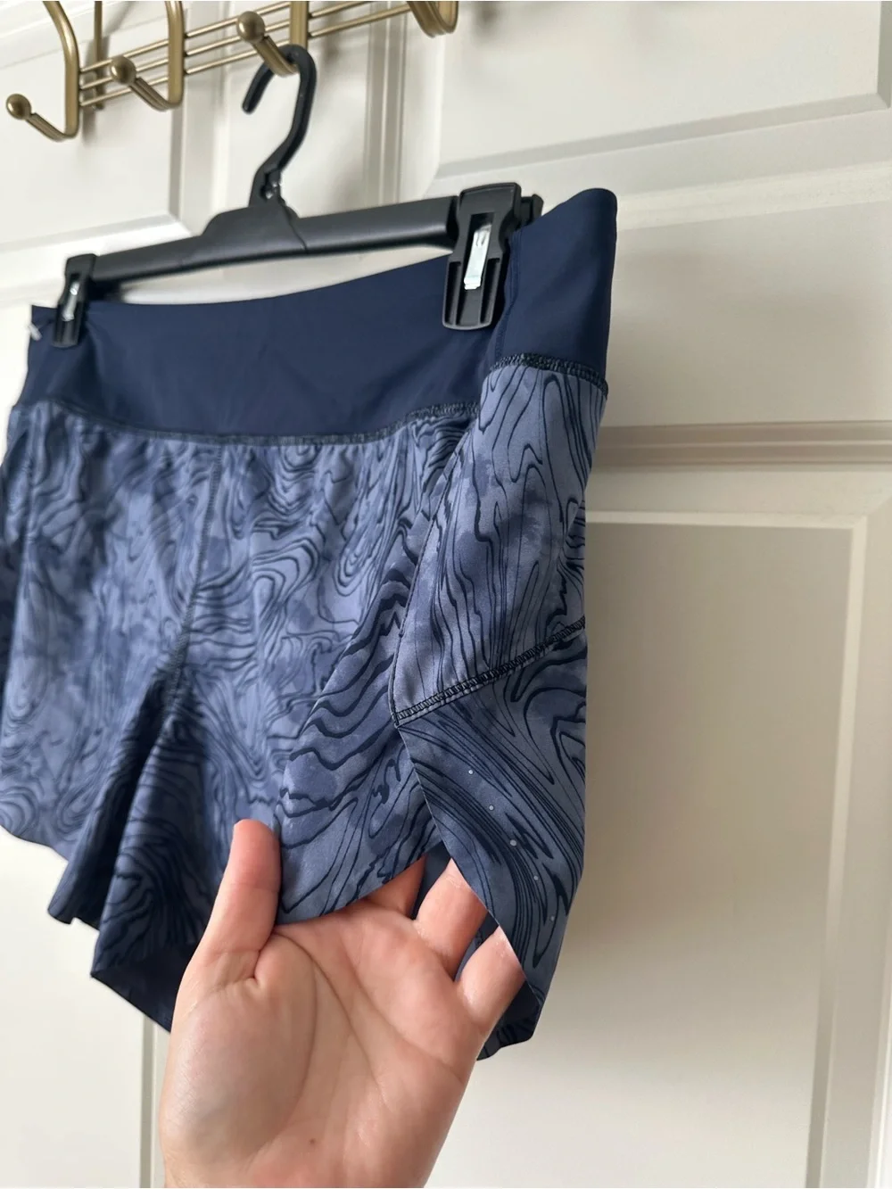 Athleta Run With It Lined Blue Violet Printed Marble Shorts 3.5” Inseam Size L